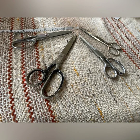 Vintage Scissors (4 Pairs) - Picture 2 of 10